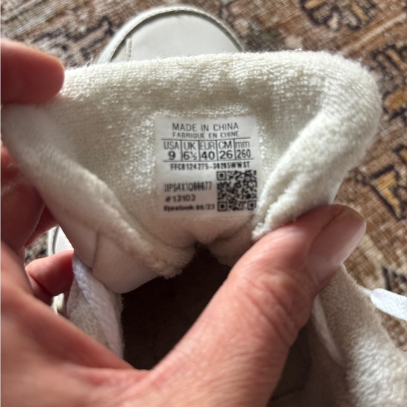 Reebok Women's White Athletic Shoes Size 8 - Picture 7 of 7